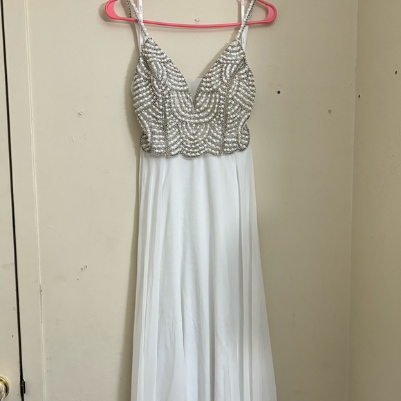 Juniors formal dress - Picture 1 of 4